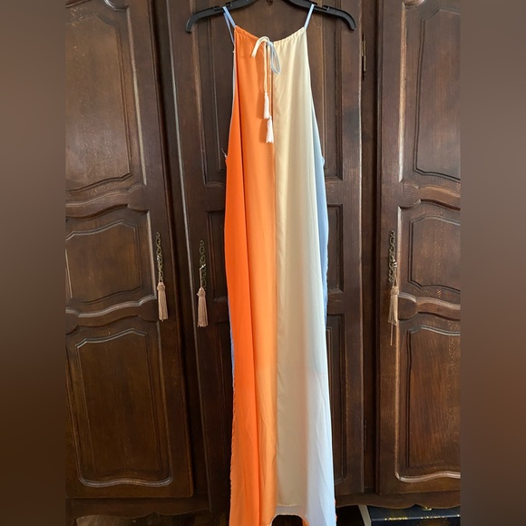 Gorgeous maxi dress w tassel tie at neck lining of same fabric to knees size 0X - Picture 5 of 7